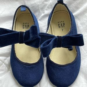 New Gap baby/kids velvet bow ballet shoes size 7